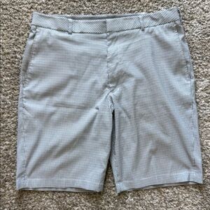 Walter Hagen Gray Flat Front Shorts with Modern Style